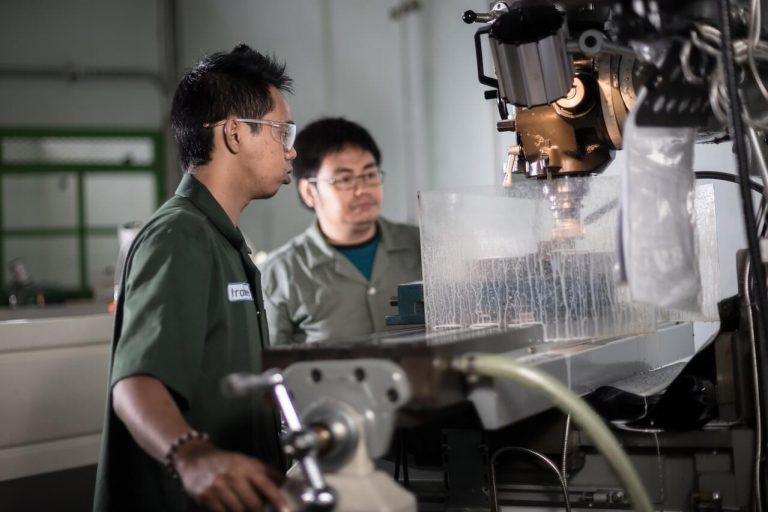 Machine Shop Risk Assessment Risks and Safety Hazards Involved with Machine Shops | REWO